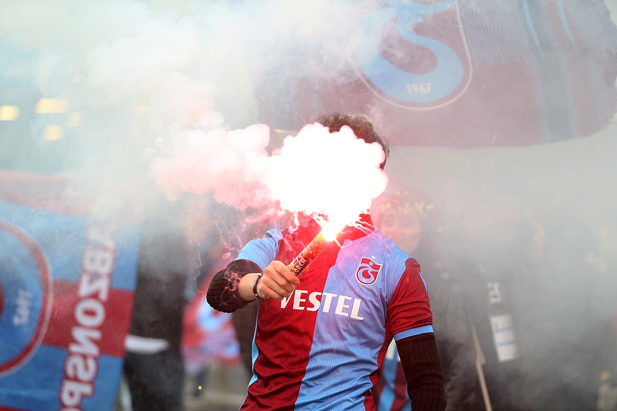 Trabzon Bordo Maviye Boyand Ampiyonlu U Bekliyor