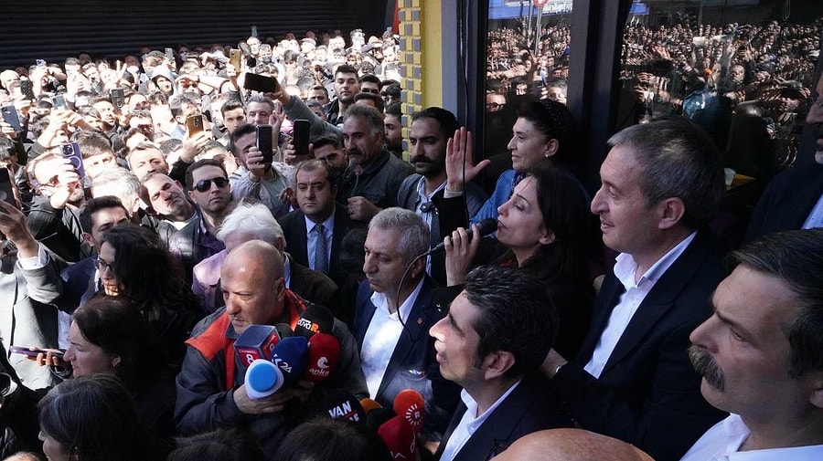 Van da Mazbata DEM Parti Adayına Verildi