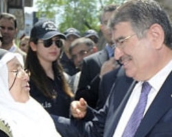 Şahin: 'Lan Senin de Bıyığını Seveyim'