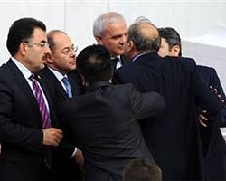 Meclis'te 'Delikanlıysan Bahset' Kavgası