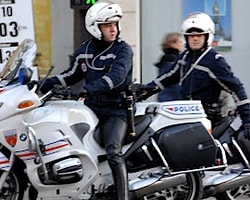 Paris'te Büyükelçilik Önünde Patlama