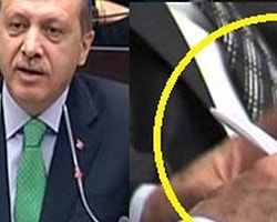 Başbakan Konuşurken Kağıttan Uçak Yaparken Yakalandı