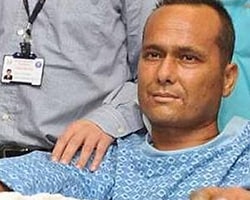 Çift Kol Nakli Yapılan Hasta Basın Karşısına Çıktı