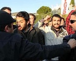 Polis ile Protestocular Arasında Arbede Yaşandı