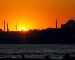The Guardian: İstanbul'da Tarih Yerle Bir Ediliyor