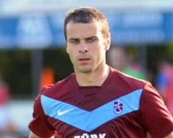 Trabzonsporlu futbolcuyu soyanlar yakalandı