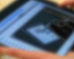 Tablet bilgisayarda porno skandalı