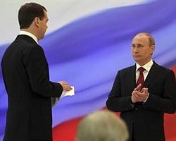 Ve Putin Yeniden Başkanlık Koltuğunda...