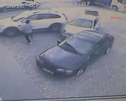 Otomobilin Altında Kalmaktan Saniyeyle Kurtuldu