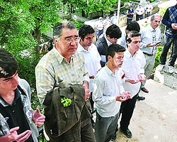 Üstad, Kabri Başında Dualarla Anıldı