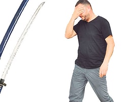 Doktora Samuray Kılıcı ile Saldırdı