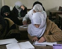 Taliban: Okullara Zehir Atmıyoruz