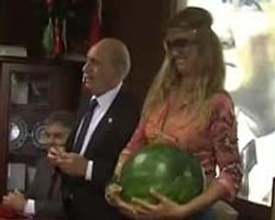 Tuğba Özay'dan Karpuz Reklamı - İzleyin