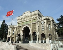İstanbul Üniversitesi'nde Baltalı Dehşet!