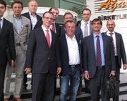 Ali Ağaoğlu IMF Heyetini Yırtık Kotla Karşıladı