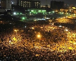 Milyonlarca Muhalif Tahrir Meydanı'nda Toplandı