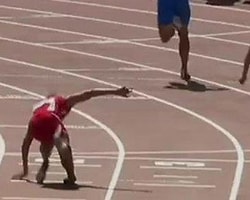 100 Metre Yarışında İnanılmaz Sakatlık