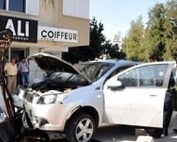 Cep Telefonuyla Konuşurken Kaza Yaptı