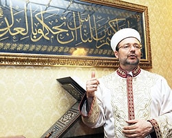 'Alevilerin Evinin Önünde Beklerim'