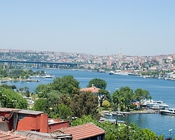 Esad Muhaliflerine Haliç Manzaralı Eğitim