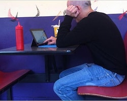Microsoft Surface Tablet Restoranda Yakalandı
