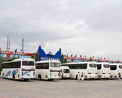 Dinlenme Tesisinde Ailesini Rehin Aldı