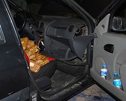 Otomobilin her yerinden eroin çıktı