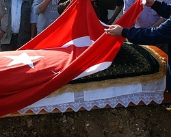 Türk Bayrağını Yukarı Çekin
