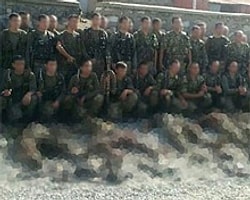 PKK'lı cesetleriyle poz verdiler