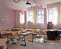 Şemdinli'de Öğrencilerin Yüzde 70'i Okula Gitmiyor, Kitaplar Depoda Bekliyor