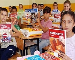 Öğretmen Ve Akademisyenler Ders Kitaplarını İnceleyecek