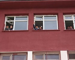 Yüksekova'da Yakılan Liseye Öğrencileri Sahip Çıktı