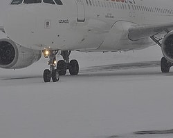 Ankara Uçağı Erzurum'a İnemedi