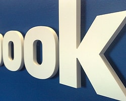 Facebook'tan Kendini İmha Eden Mesaj