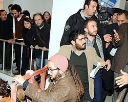 Msü'de Öğrenciler Rektörün Kapısınına Dayandı