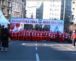 Sırbistan'da Noel Babalar Yarıştı
