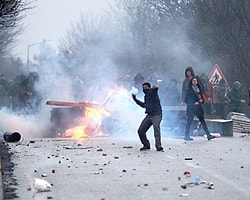 Üniversitelere mobil militanlar hakim