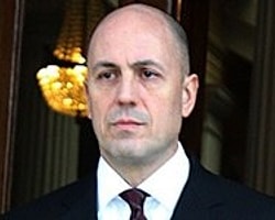 Bm'nin Kıbrıs Teklifi Atina Elçisi Uras'a