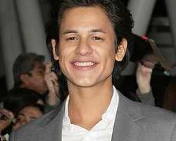 Bronson Pelletier Havaalanına İşedi!