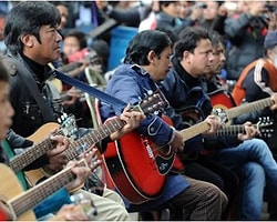 600 Gitarist "Hindistan'ın Kızı" İçin Çaldı