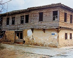 Ünlü Şairin İzinsiz Yıkılan Evine Soruşturma