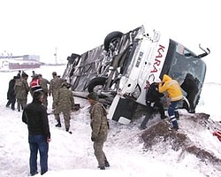 Yolcu Otobüsü Devrildi: 1 Ölü, 10 Yaralı