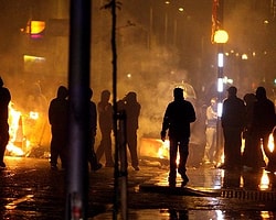 'Kuzey İrlanda Protestoculara Rehin Oldu'