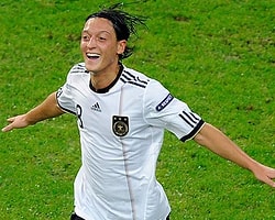 Mesut 'Yılın Milli Oyuncusu'