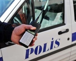 Hırsızlar Polisi Arayıp Yardım İstedi!