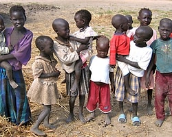 Bm: Sudan'da İnsanlar Yaprak Ve Kök Yiyor