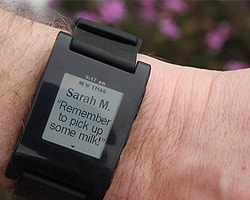 Rekortmen Akıllı Saat Pebble 23 Ocak'ta Piyasaya Sürülüyor