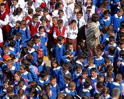 Özel Okullarda Kıyafet İçin Veli İzni