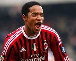 Wenger'in Andre Santos'la Takas Fikri!