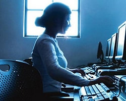Bu Ülkelerde, Kadına İnternet Yasak!